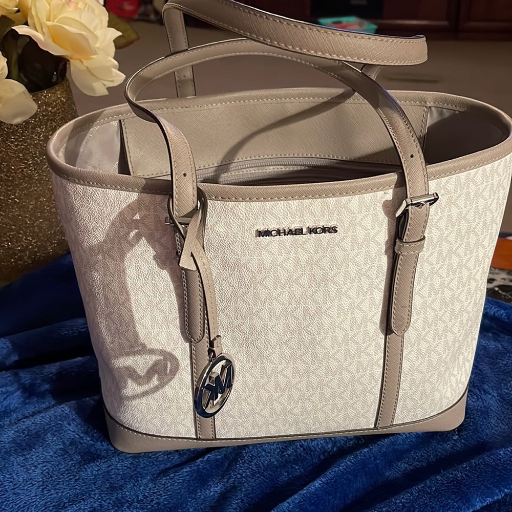 Michael Kors Jet Set travel shoulder tote